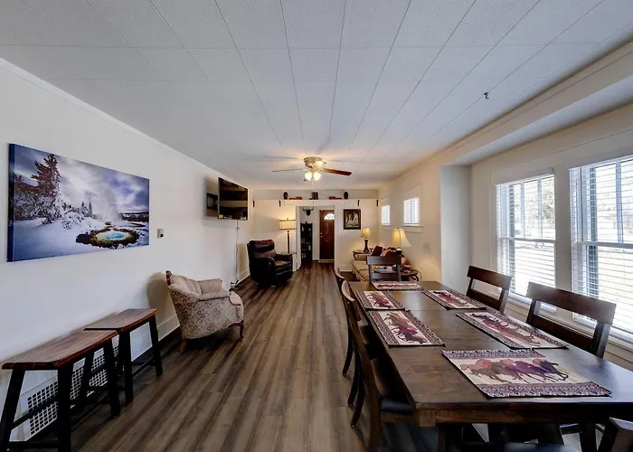 Vintage Perfect For Families And Outdoor Activities In Ranchester, Wyoming Holiday home